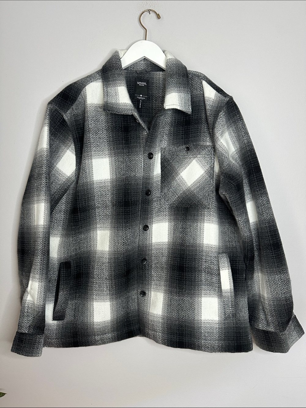 Men's Black & White Plaid Button-Up Shirt Jacket